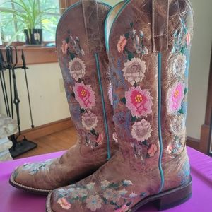 Macie Bean Women's embroidered cowboy boots